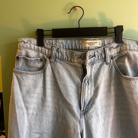 Abercrombie Wide Leg Cropped Jeans - Picture 3 of 5